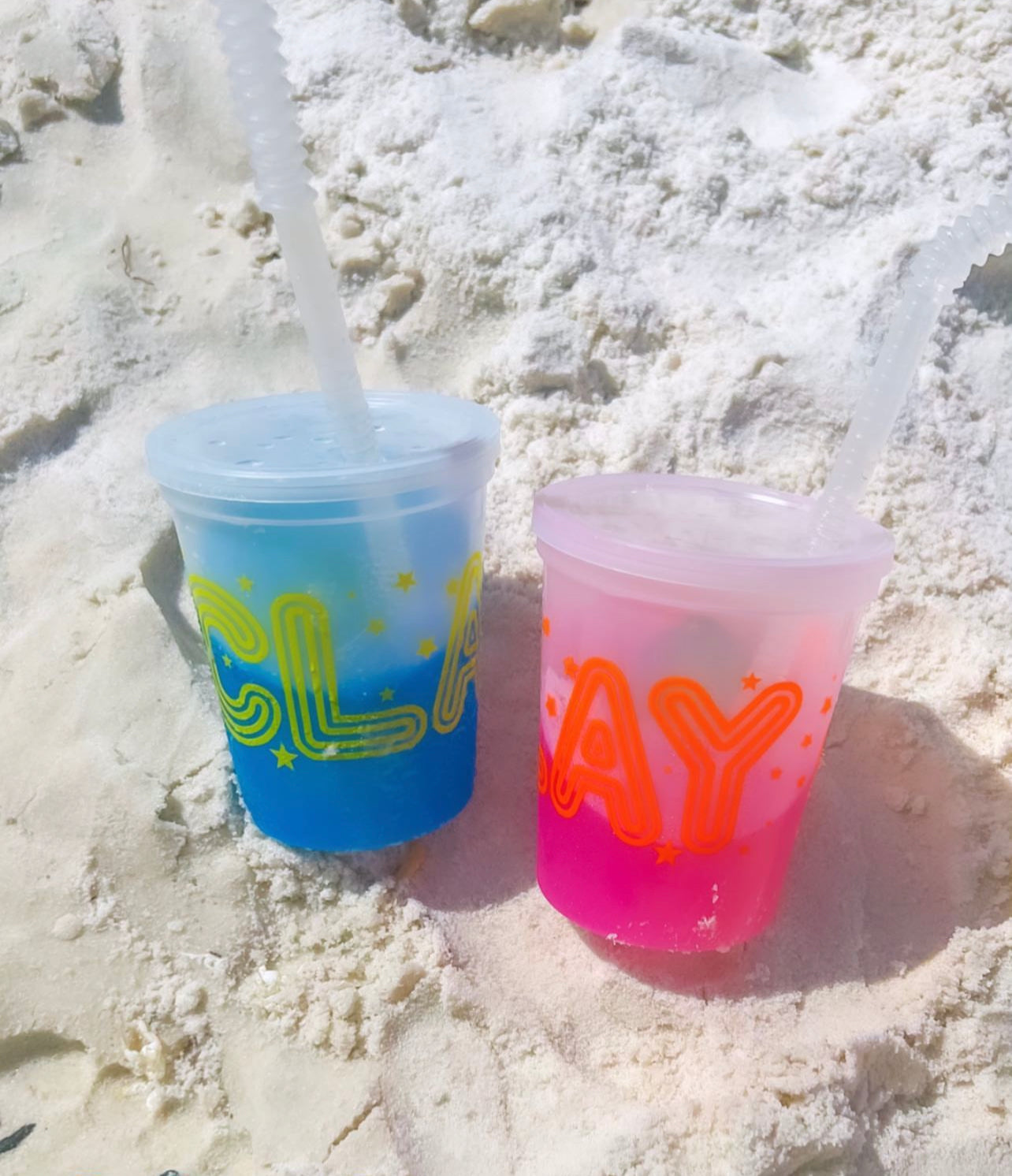personalized color-changing stadium cups with lids in the sand